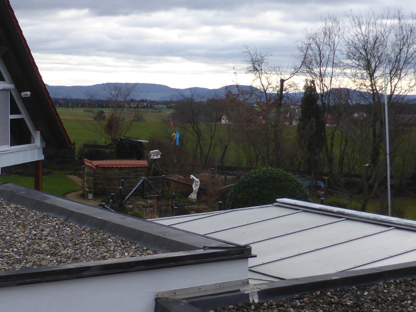 Brunnenweg 32 7 Dach Ausblick auf Schwaebische Alb im Sueden